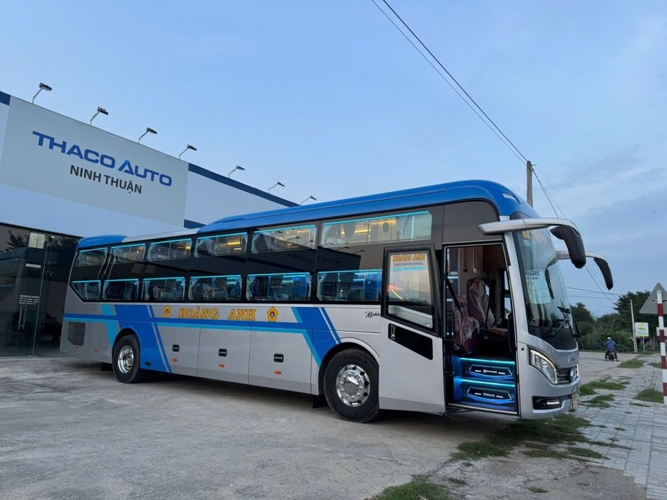 Xe Hoàng Anh - Phan Rang Bên hông xe Limousine 34 phòng