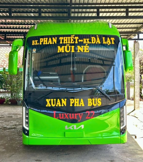 Xe Xuân Pha Mặt trước xe Limousine 22 chỗ