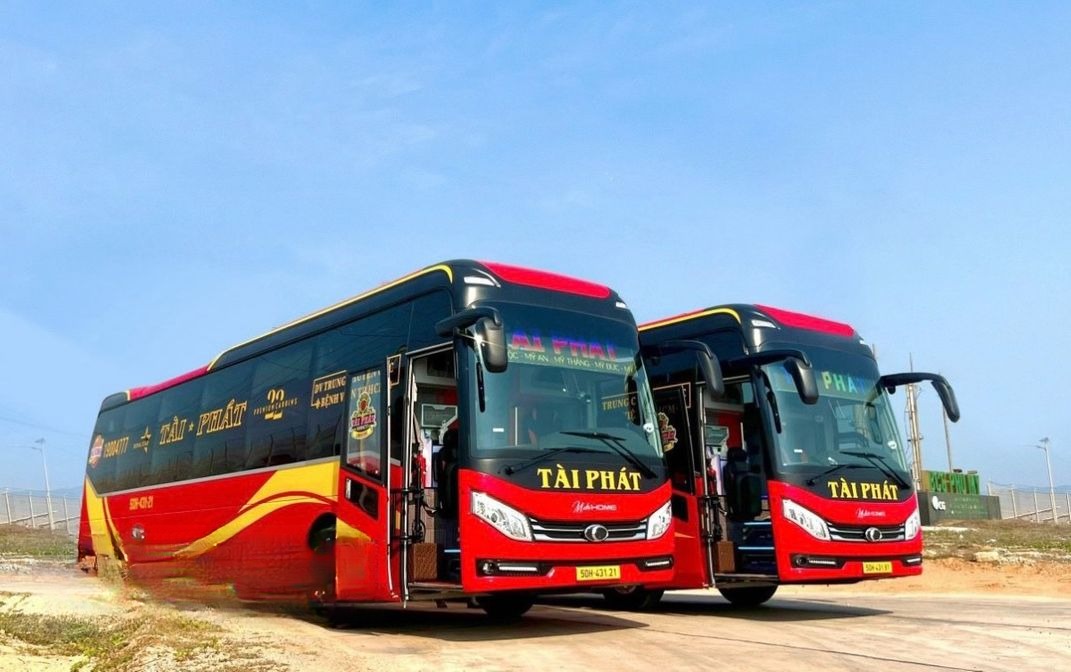 Xe Tài Phát (Bình Định) Mặt trước xe Bên hông xe Limousine 24 Phòng
