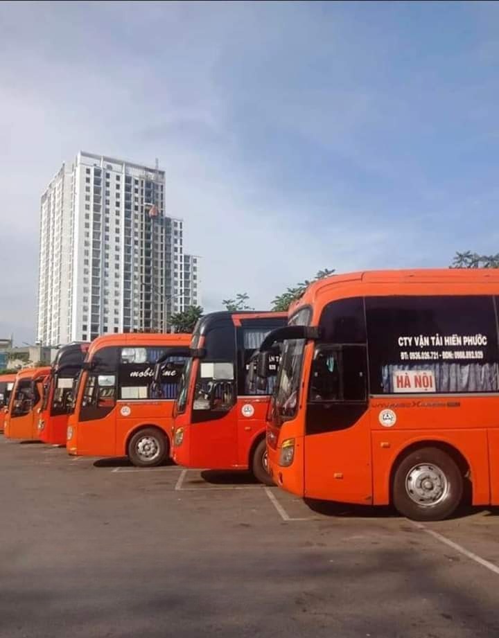Xe Hiền Phước Bên hông xe Mặt trước xe Giường nằm 40 chỗ