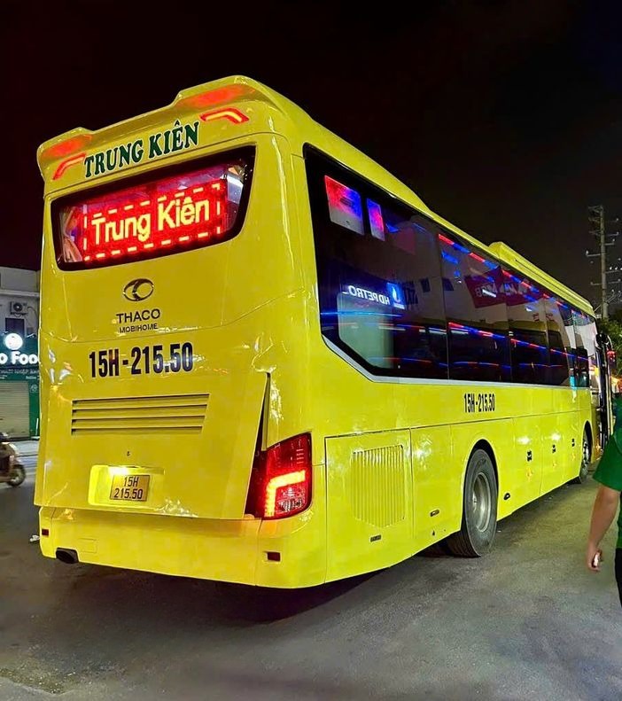 Xe Trung Kiên (Hải Dương) Mặt sau xe Giường nằm 40 chỗ