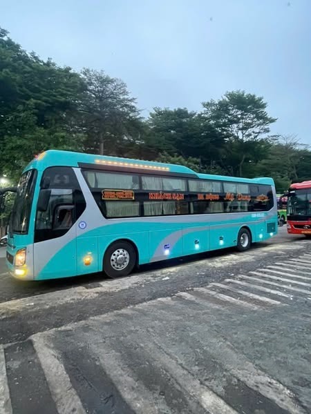 Xe Mỹ Dung Bên hông xe Mặt trước xe Mặt sau xe Giường nằm 32 chỗ