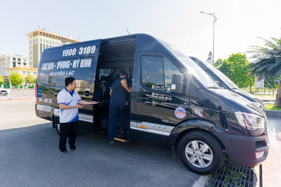 Xe Hải An Hòa Bình Bên hông xe Mặt trước xe Solati16 chỗ