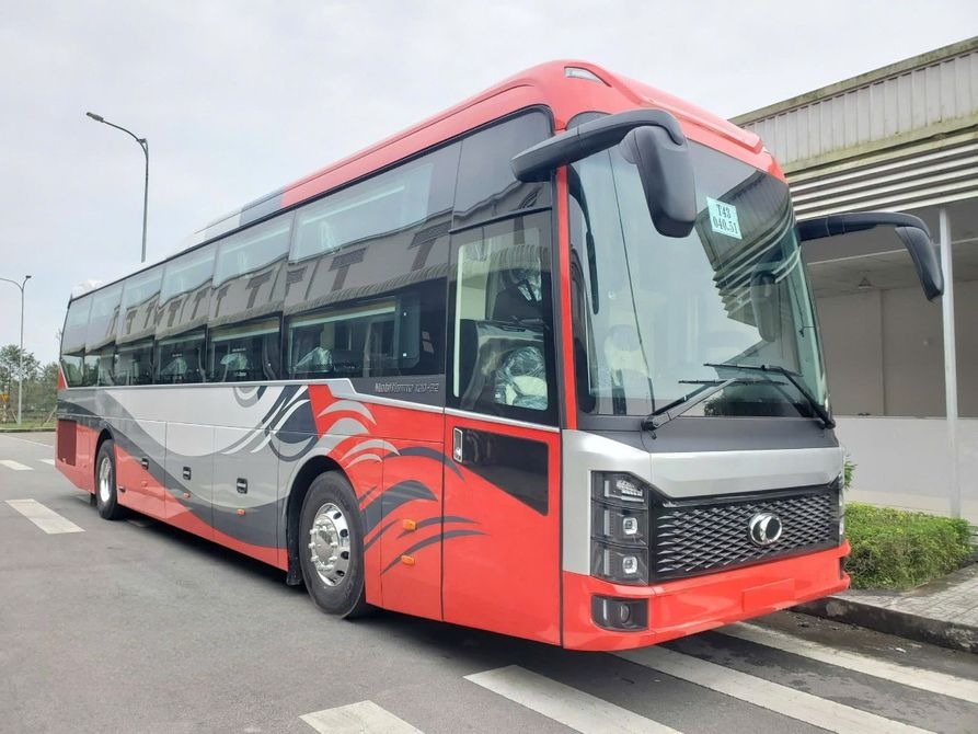 Xe Quang Dũng Bên hông xe Limousine 34 phòng