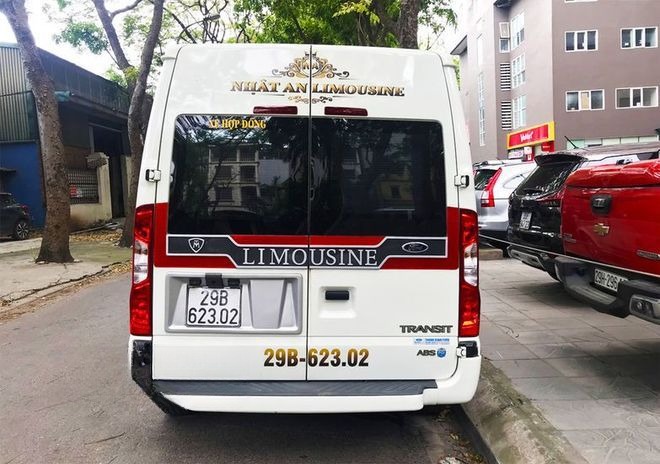 Xe Nhật An Limousine Mặt sau xe Limousine 9 chỗ
