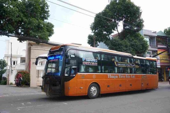 Xe Lovabus Mặt trước xe Bên hông xe Limousine 34 giường