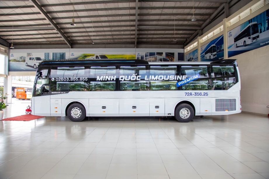 Xe Minh Quốc Bên hông xe Limousine 34 Phòng Đơn