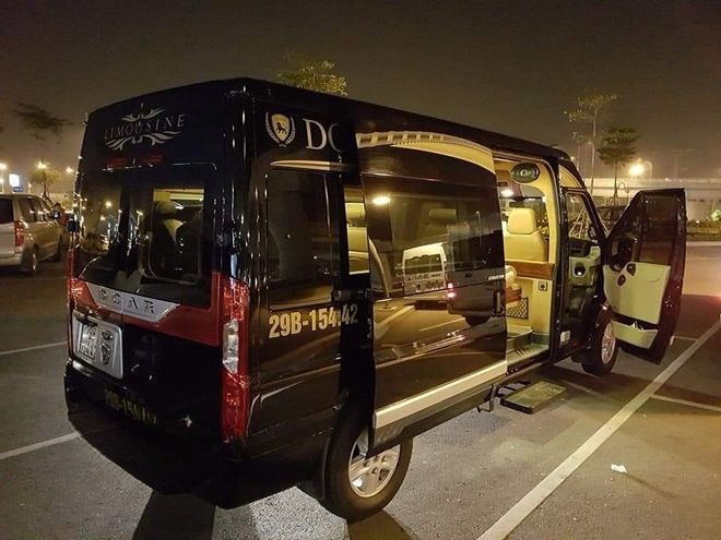 Xe Taxi Nội Bài Bên hông xe Limousine 9 chỗ