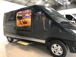 Xe Tuấn Anh Limousine (Tam Đảo) Bên hông xe Limousine 9 chỗ