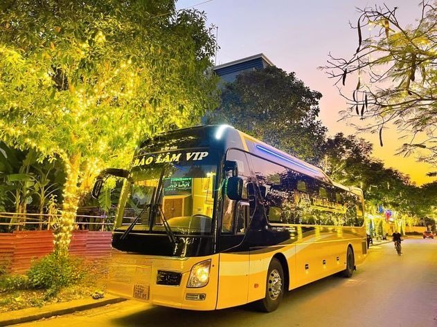 Xe Bảo Lâm Bên hông xe Limousine giường phòng 22 chỗ