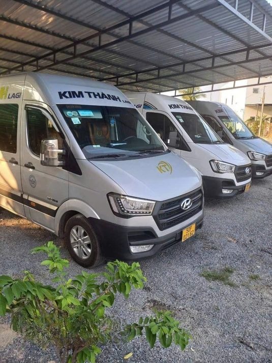 Xe Kim Thành (Lagi) Mặt trước xe Ford 16 chỗ