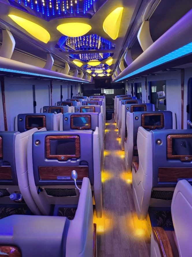 Xe AGO Hoàng Phương Nội thất Tiện ích Limousine 27 chỗ