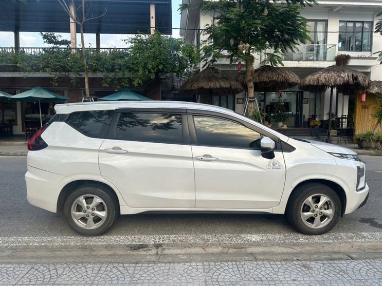 Xe Pháp Car Travel Bên hông xe Xe 7 chỗ