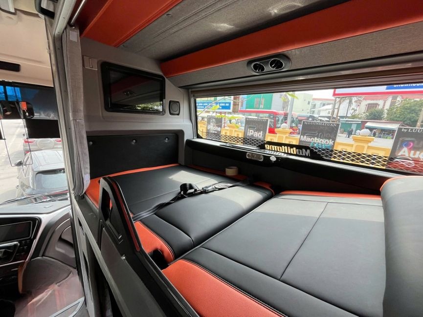 Xe Hạnh Luyến Giường nằm Nội thất Limousine giường nằm 24 chỗ