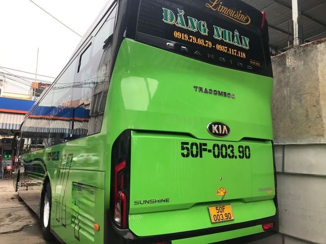 Xe Lovabus Mặt sau xe Limousine giường nằm 34 chỗ