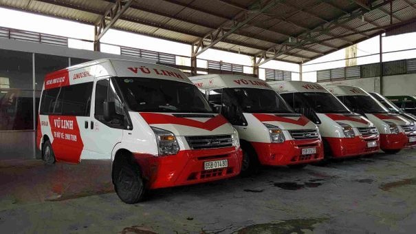 Xe Lovabus Mặt trước xe Limousine 9 chỗ