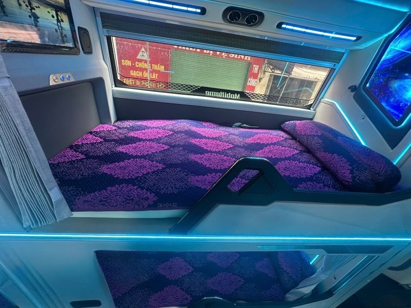 Xe Liêm Thùy Giường nằm Limousine giường phòng 24 chỗ