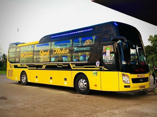 Xe Quý Thảo (Đắk Lắk) Bên hông xe Giường nằm 34 giường 