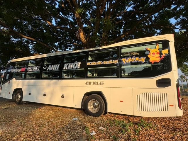 Xe Lovabus Bên hông xe Limousine 34 phòng 
