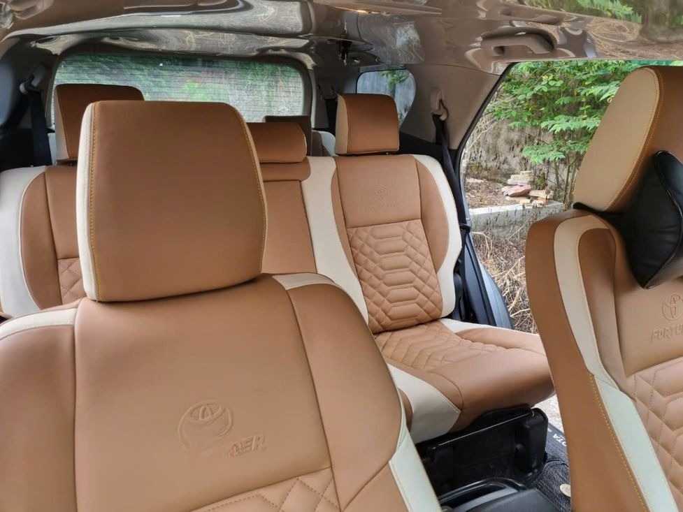 Xe Thủy Hà Linh Ghế ngồi Nội thất Fortuner 7 chỗ