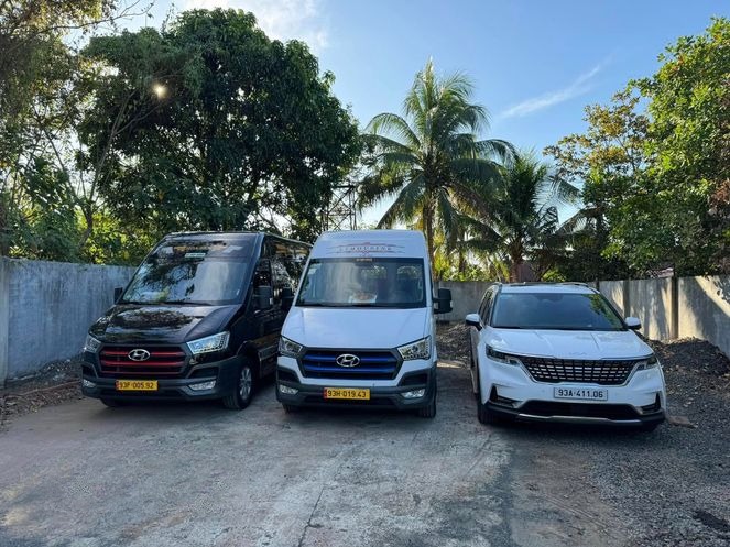 Xe Hoa Sen Mặt trước xe Xe 18 chỗ