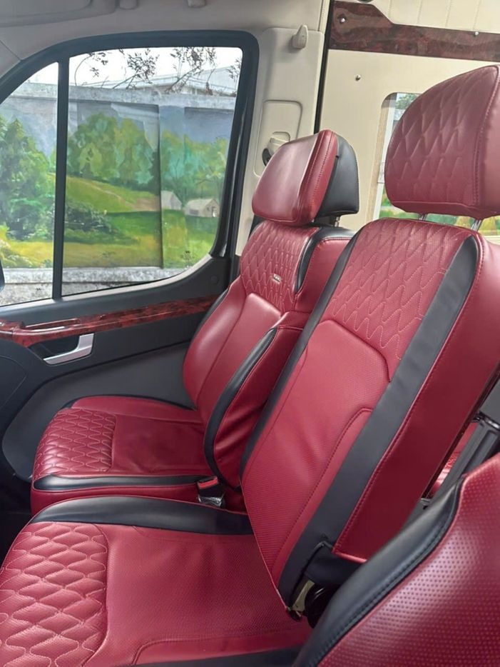 Xe Newstar Travel Ghế ngồi Limousine 9 chỗ