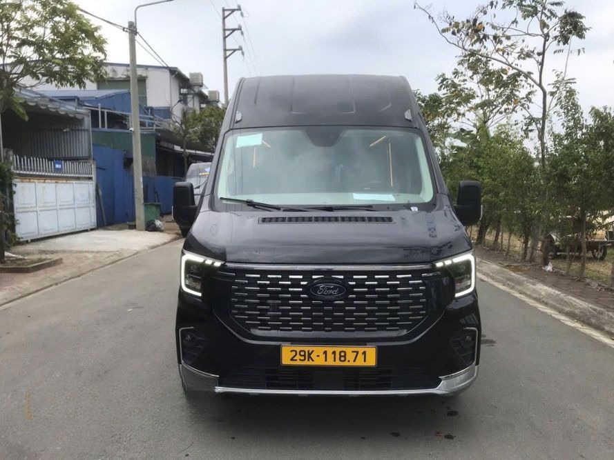 Xe Thu Trang Limousine Mặt trước xe Limousine 11 chỗ