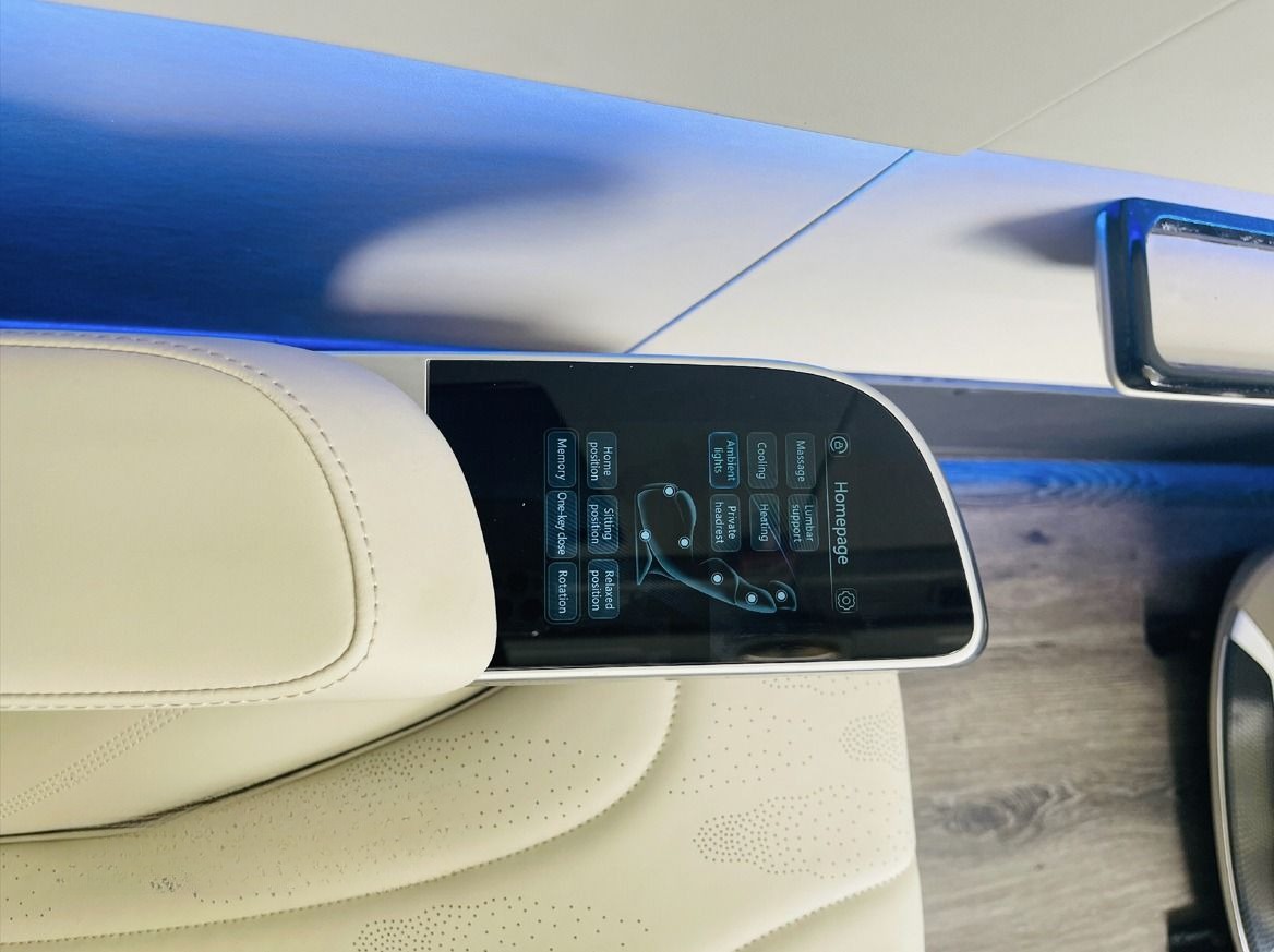 Xe Hải Vân Vũng Tàu Tiện ích Ghế ngồi Nội thất Limousine 9 chỗ Royal
