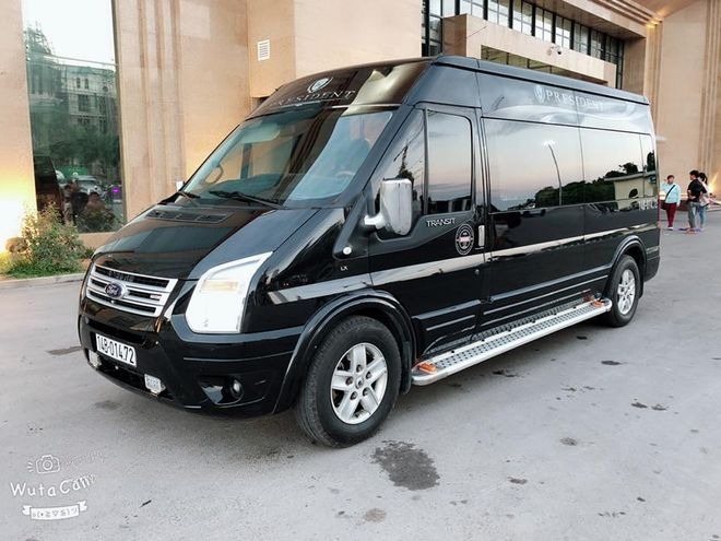Xe Minh Hiếu Limousine Mặt trước xe Limousine 9 chỗ VIP