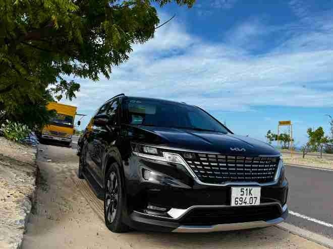 Xe Hoàng Vũ Limousine Bên hông xe Mặt trước xe Kia Carnival 6 chỗ vip