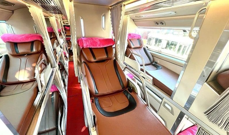 Xe Đức Thịnh Limousine Giường nằm Nội thất Cabin 32 phòng (WC)