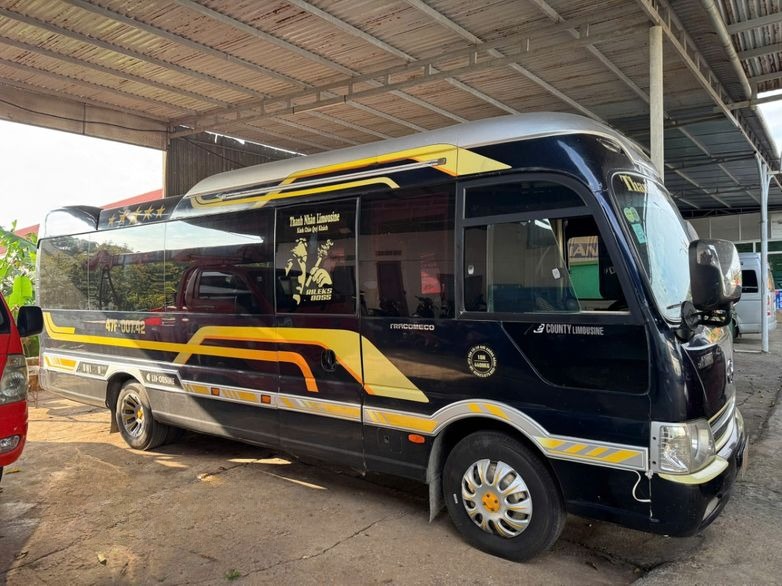 Xe Thanh Nhàn (Eakar) Bên hông xe Ghế ngồi 17 chỗ