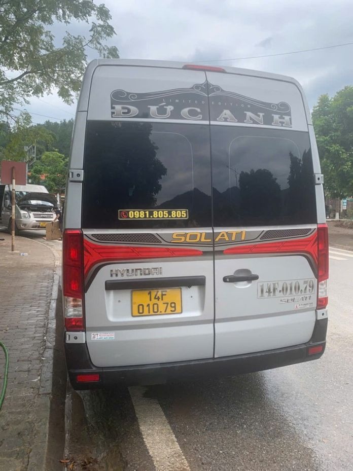 Xe Đức Anh Limousine Mặt sau xe Limousine 15 chỗ