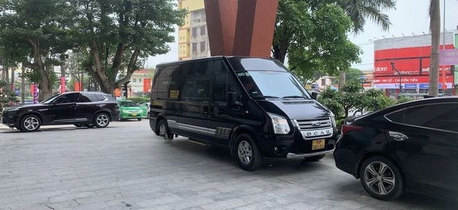 Xe Duy Tân Bên hông xe Mặt trước xe Limousine 9 chỗ