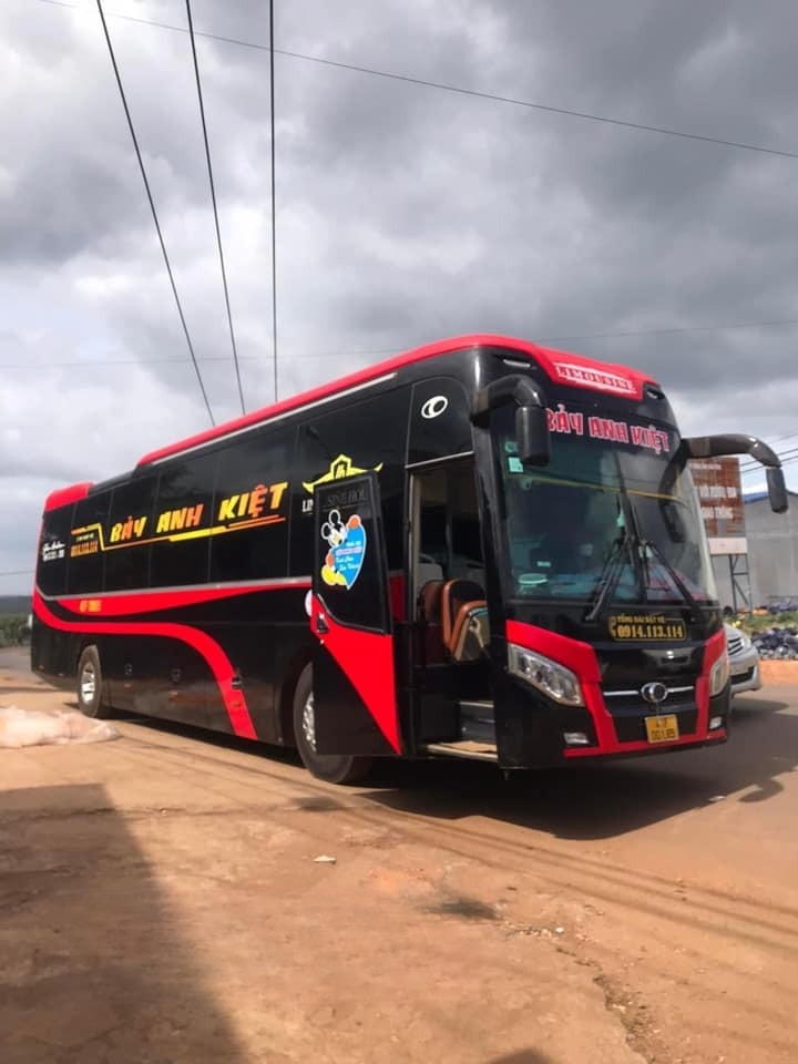 Xe Bảy Anh Kiệt Bên hông xe Mặt trước xe Giường nằm 40 chỗ