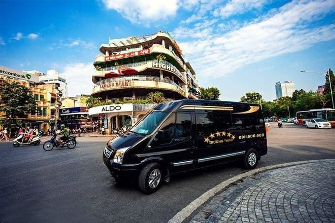 Xe Trường Thịnh Limousine Bên hông xe Limousine 9 chỗ
