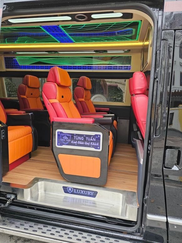 Xe Tùng Tuấn Limousine Nội thất Limousine 9 chỗ
