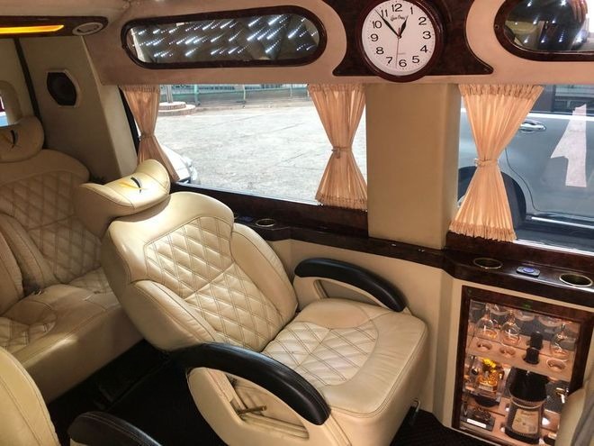 Xe Kim Hưng Nội thất Ghế ngồi Tiện ích Limousine 9 chỗ