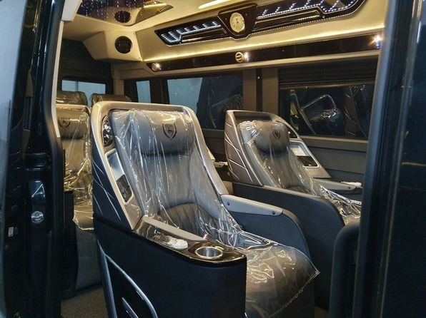 Xe Quang Nghị Ghế ngồi Limousine 12 chỗ VIP