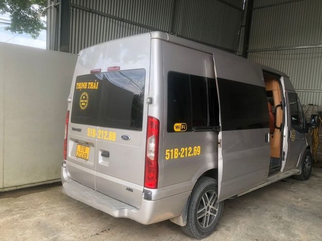 Xe Thịnh Thái Limousine Mặt sau xe Bên hông xe Limousine 9 chỗ