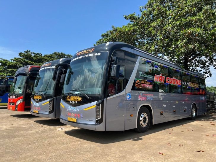 Xe Hải Cường Mặt trước xe Bên hông xe Giường nằm Limousine 34 phòng