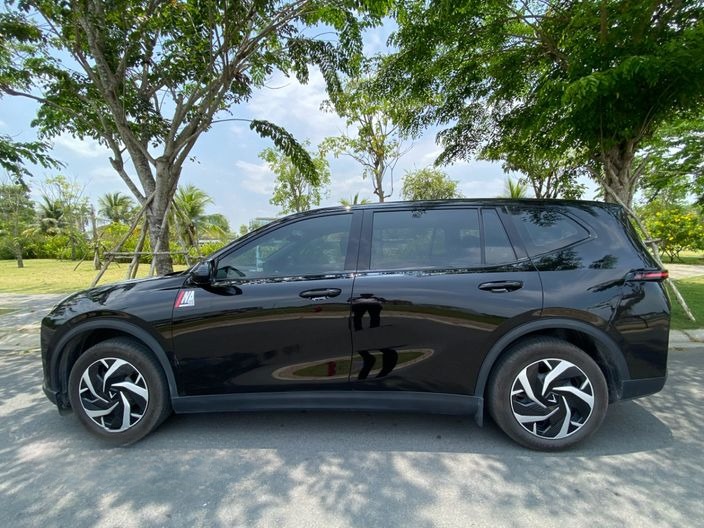 Xe Rồng Việt Tour Bên hông xe Ghế ngồi 7 chỗ