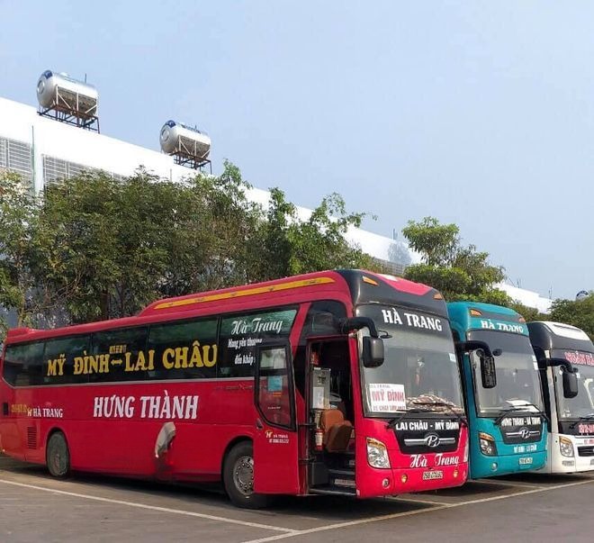 Xe Hà Trang (Lai Châu) Bên hông xe Giường nằm 41 chỗ