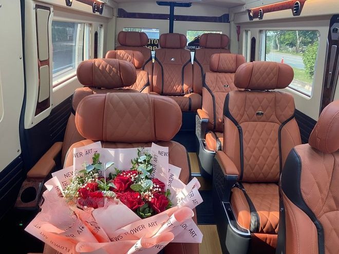 Xe Ninh Bình Excursion Transport Ghế ngồi Tiện ích Nội thất Limousine 11 chỗ VIP