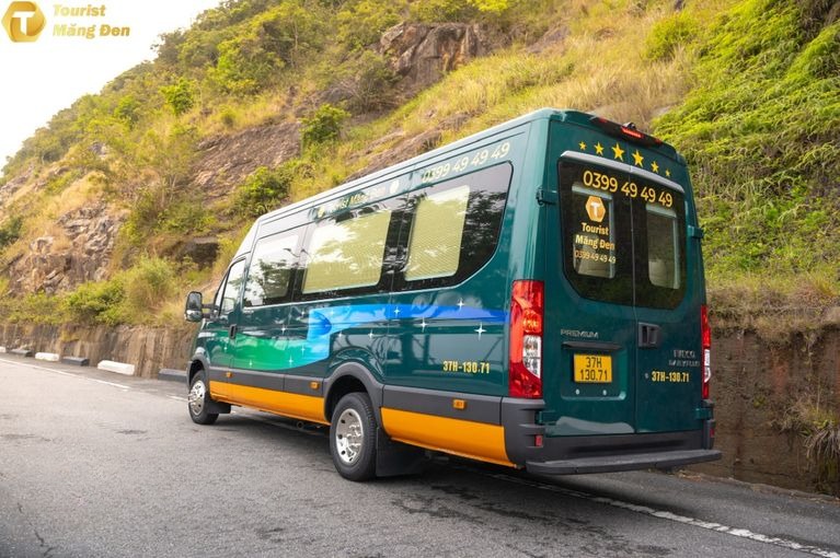 Xe Tourist Măng Đen Mặt sau xe Limousine 9 chỗ 