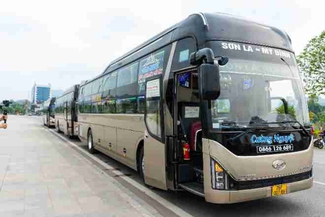 Xe Cường Nguyệt Bên hông xe Limousine giường phòng 34 chỗ