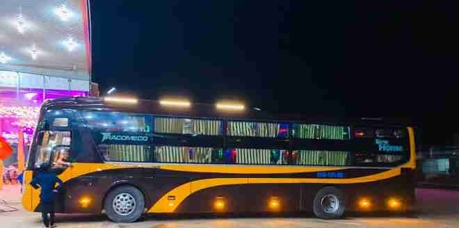 Xe Nhật Tân Bên hông xe Limousine giuờng nằm 32 chỗ