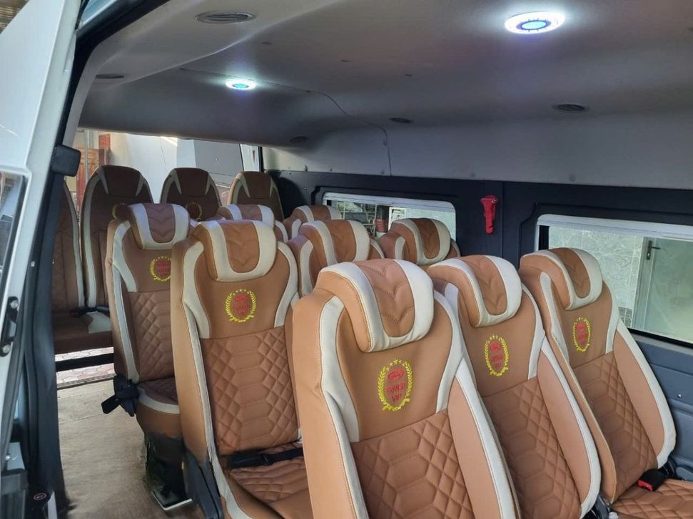 Xe Thủy Hà Linh Nội thất Ghế ngồi Limousine 14 chỗ