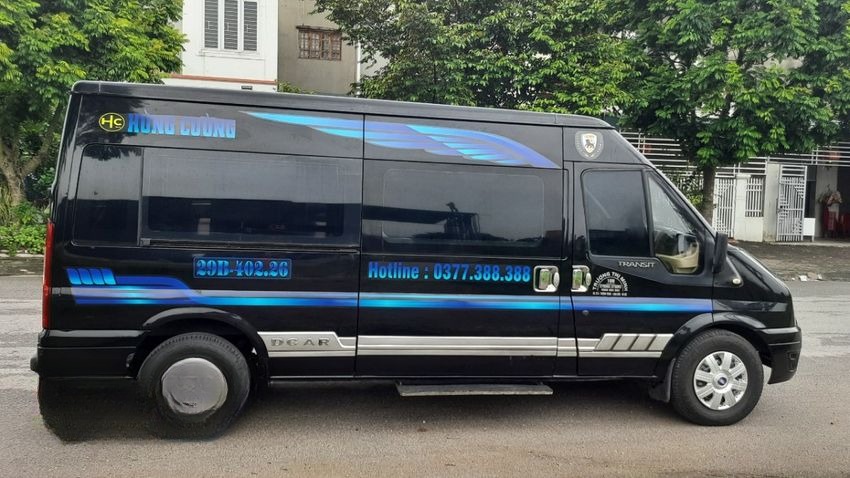 Xe Hùng Cường Limousine Bên hông xe 