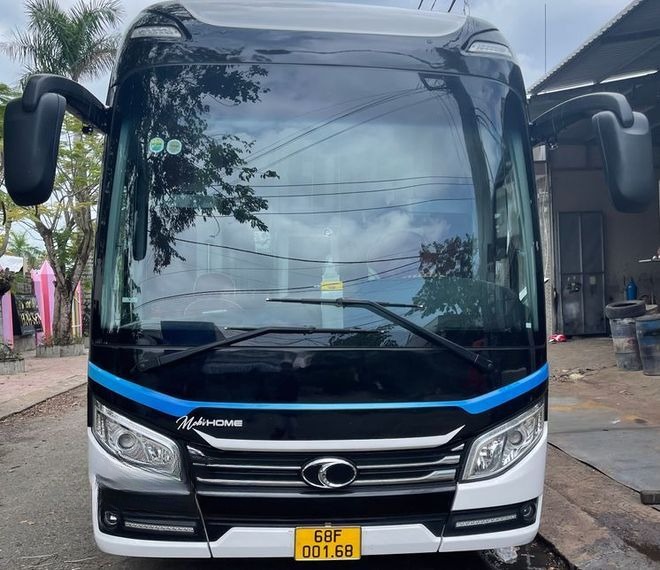 Xe Lovabus Mặt trước xe Limousine 34 Phòng